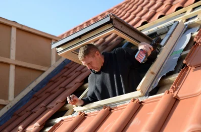 Pose de fenêtres de toit Velux à Roquefeuil